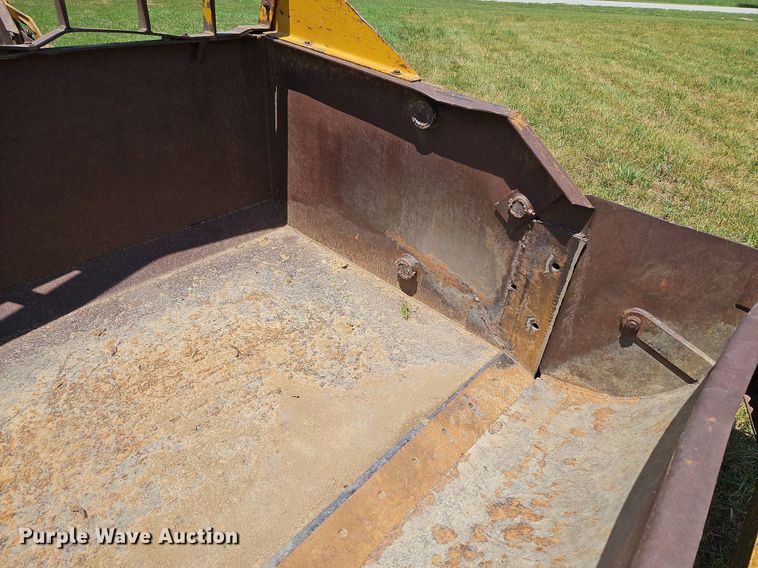 image for item DQ1827 Soil Mover 7521  scraper