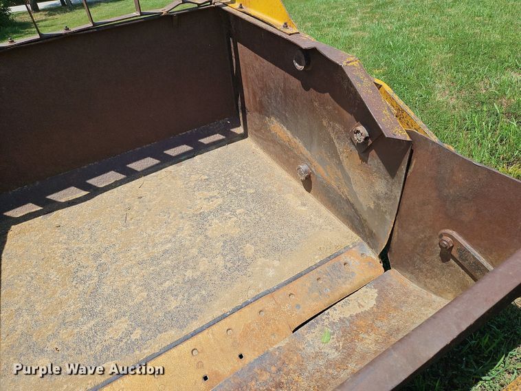 image for item DQ1827 Soil Mover 7521  scraper