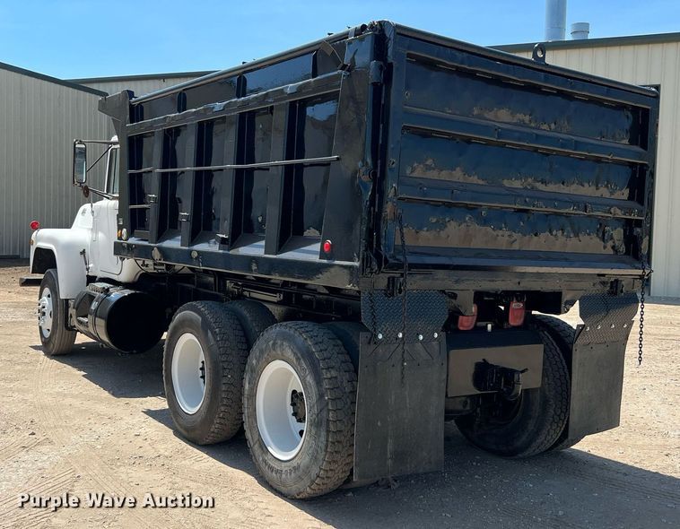 image for item DQ2135 1982 Mack R685ST  dump truck