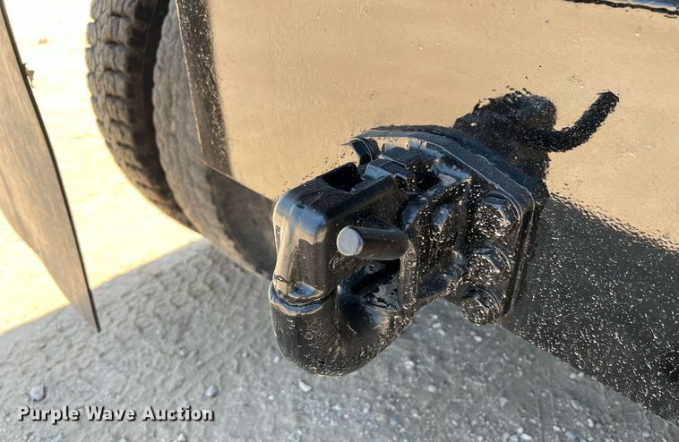 image for item DQ2135 1982 Mack R685ST  dump truck