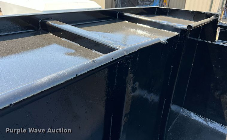 image for item DQ2135 1982 Mack R685ST  dump truck