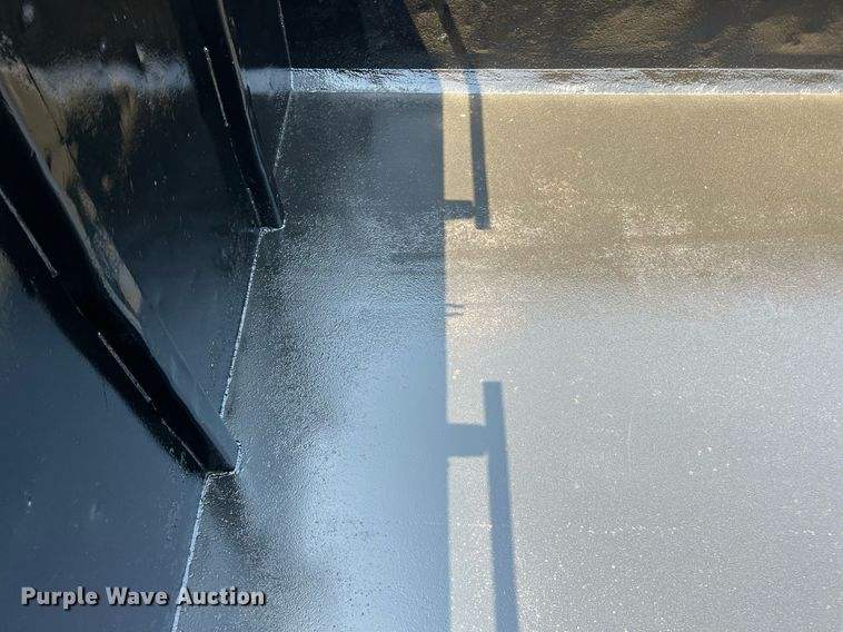 image for item DQ2135 1982 Mack R685ST  dump truck