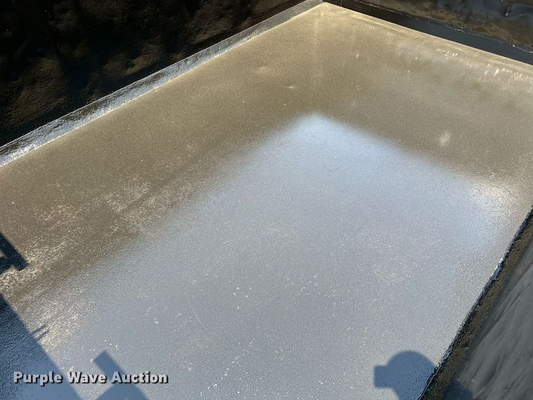 image for item DQ2135 1982 Mack R685ST  dump truck