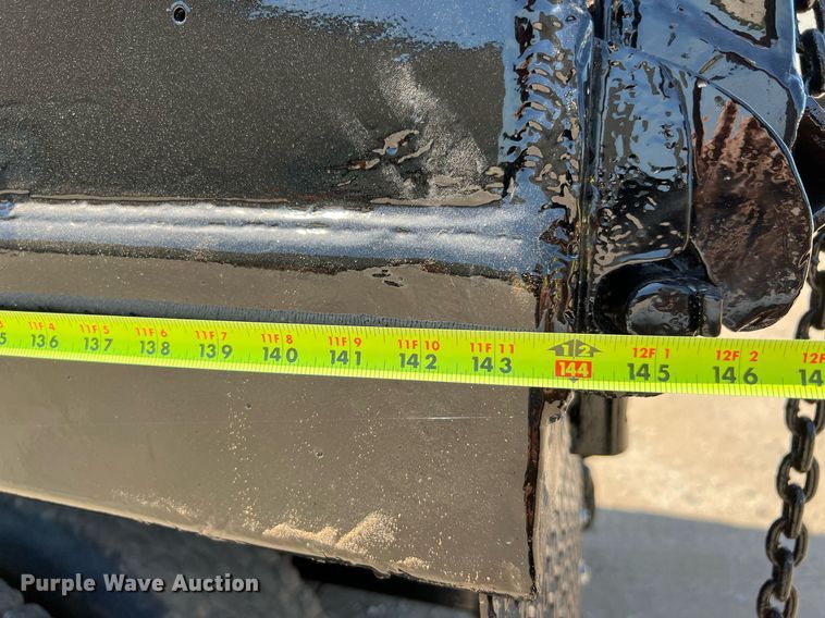 image for item DQ2135 1982 Mack R685ST  dump truck