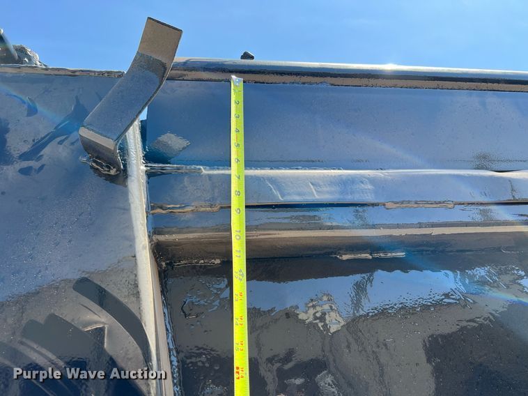 image for item DQ2135 1982 Mack R685ST  dump truck