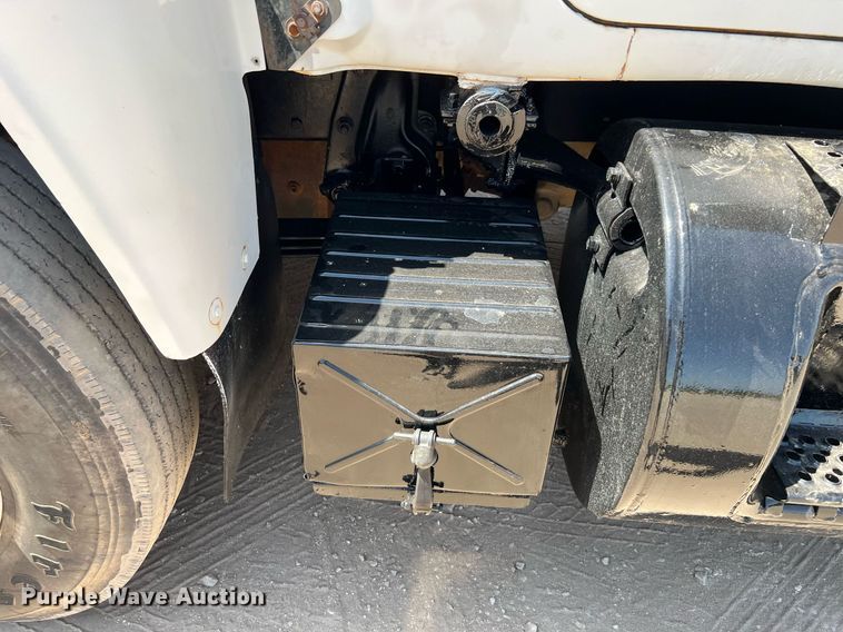 image for item DQ2135 1982 Mack R685ST  dump truck