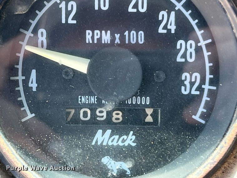 image for item DQ2135 1982 Mack R685ST  dump truck