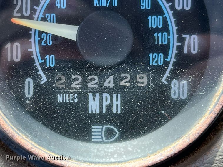 image for item DQ2135 1982 Mack R685ST  dump truck