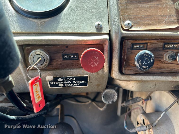 image for item DQ2135 1982 Mack R685ST  dump truck