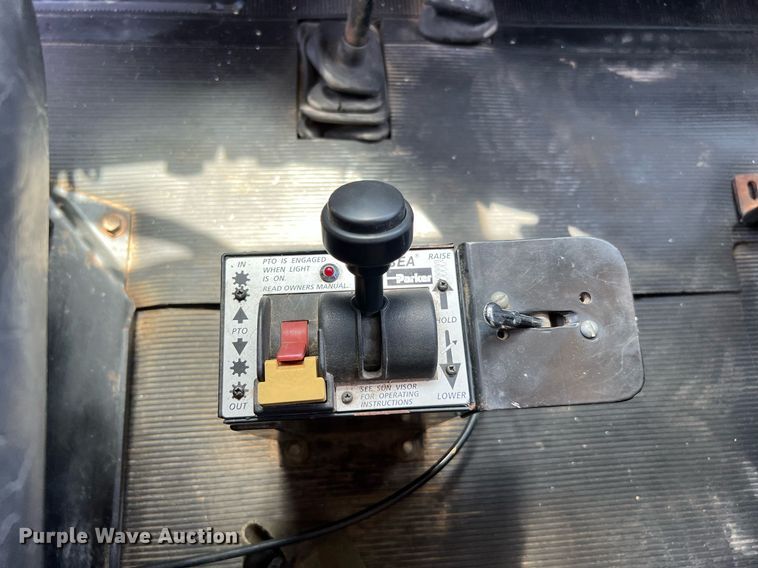 image for item DQ2135 1982 Mack R685ST  dump truck