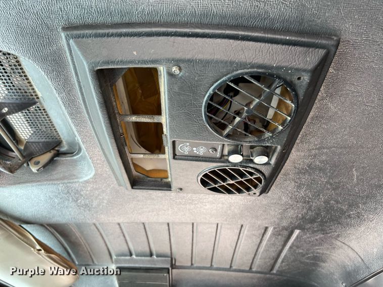 image for item DQ2135 1982 Mack R685ST  dump truck