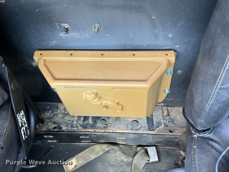 image for item DQ2135 1982 Mack R685ST  dump truck