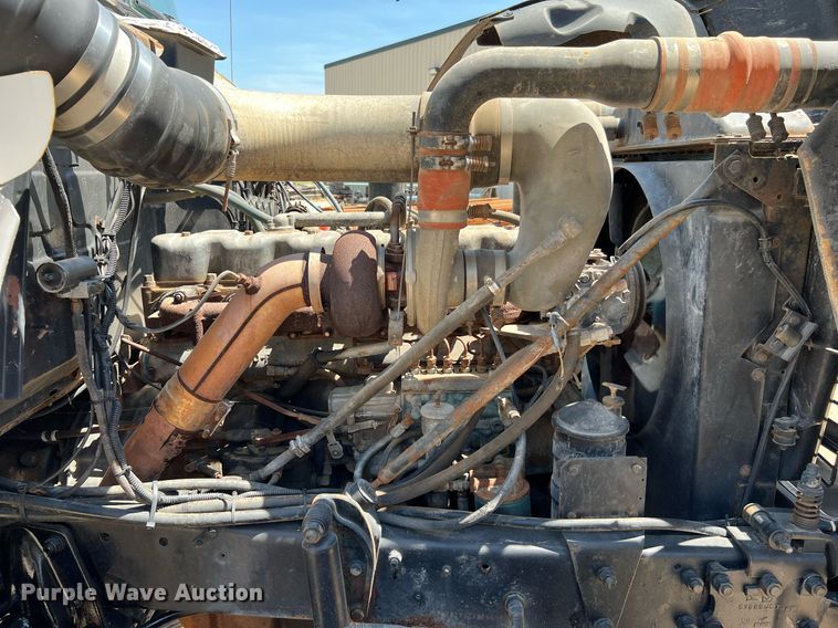 image for item DQ2135 1982 Mack R685ST  dump truck