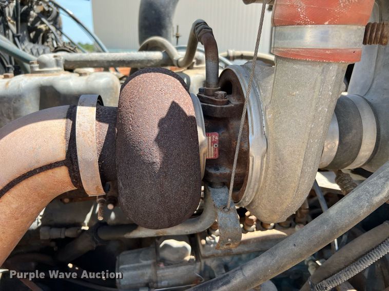 image for item DQ2135 1982 Mack R685ST  dump truck