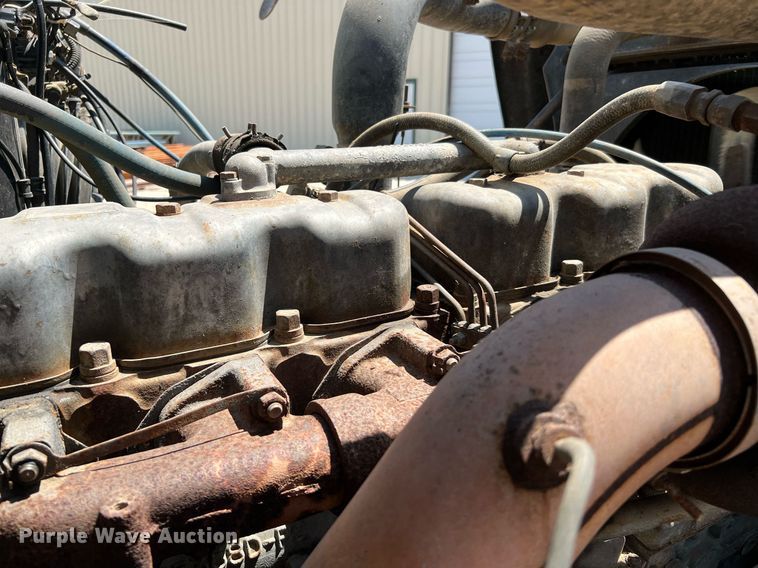 image for item DQ2135 1982 Mack R685ST  dump truck