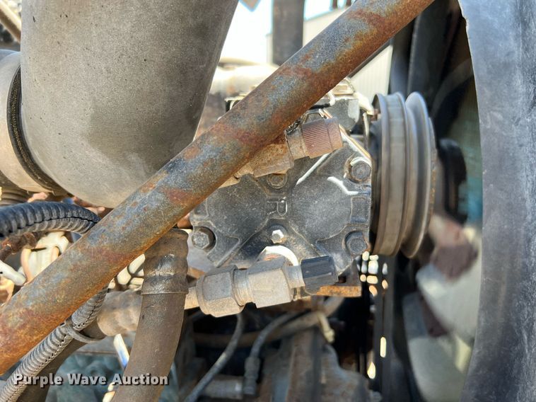 image for item DQ2135 1982 Mack R685ST  dump truck