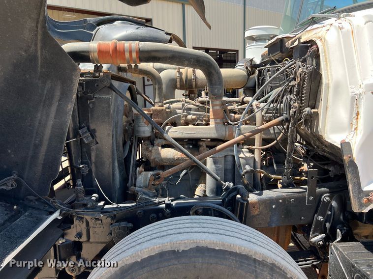 image for item DQ2135 1982 Mack R685ST  dump truck