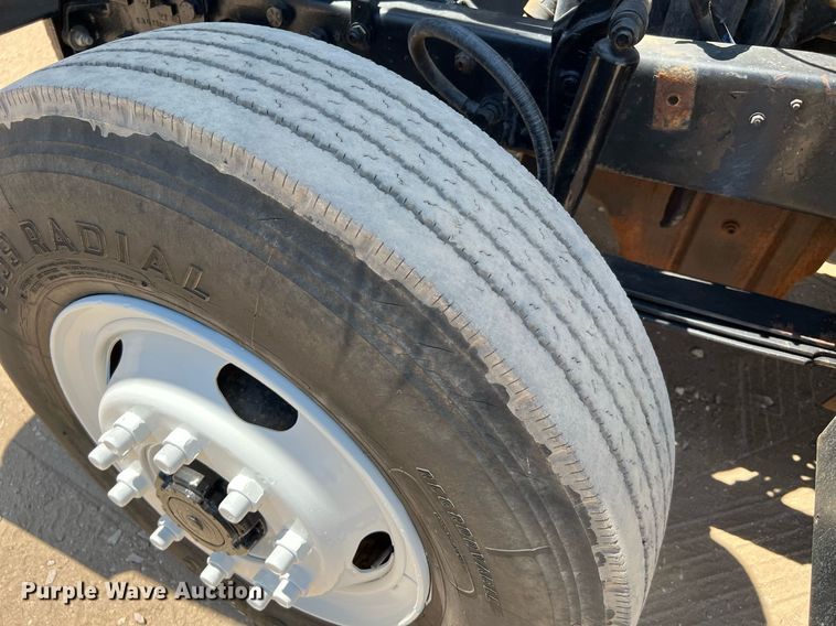 image for item DQ2135 1982 Mack R685ST  dump truck