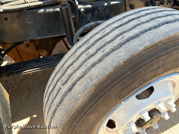 image for item DQ2135 1982 Mack R685ST  dump truck