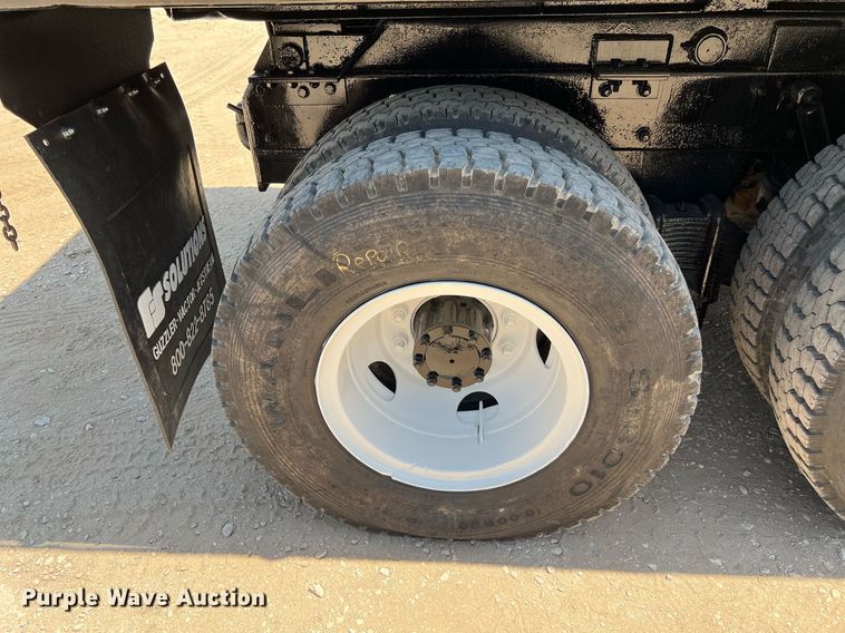 image for item DQ2135 1982 Mack R685ST  dump truck