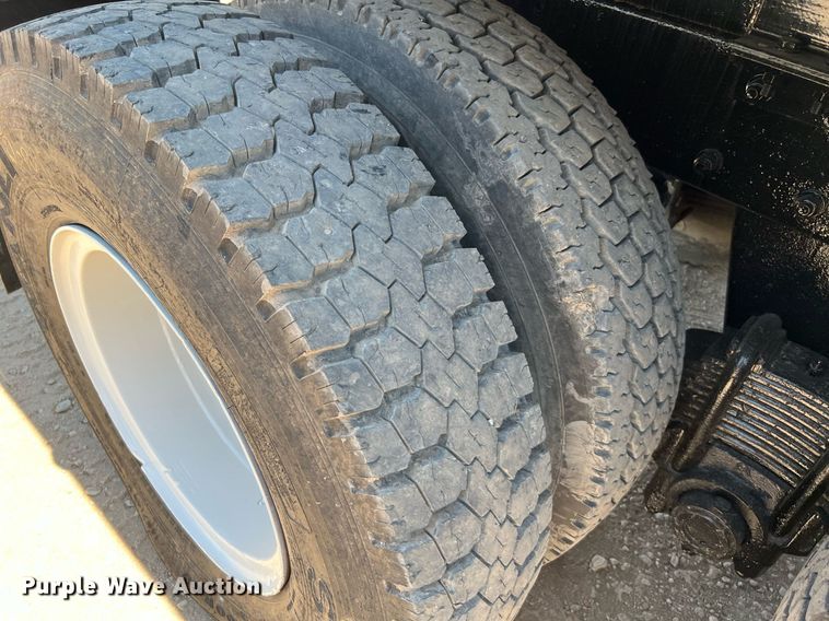 image for item DQ2135 1982 Mack R685ST  dump truck