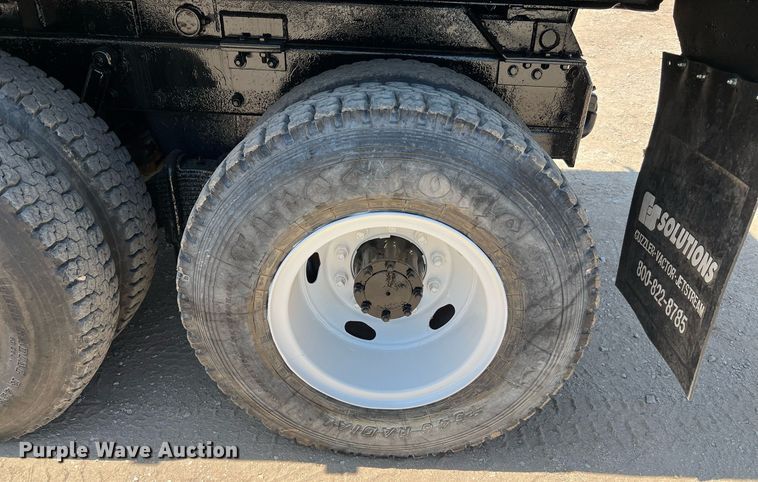 image for item DQ2135 1982 Mack R685ST  dump truck