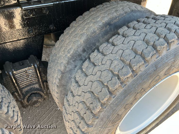 image for item DQ2135 1982 Mack R685ST  dump truck