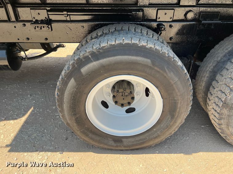 image for item DQ2135 1982 Mack R685ST  dump truck