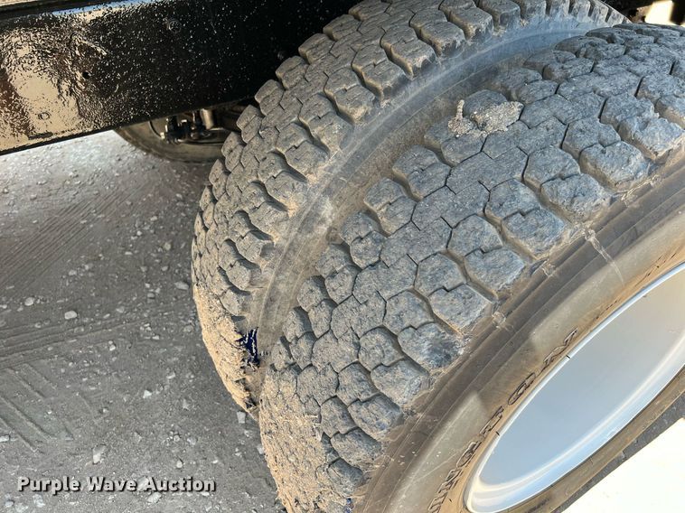 image for item DQ2135 1982 Mack R685ST  dump truck