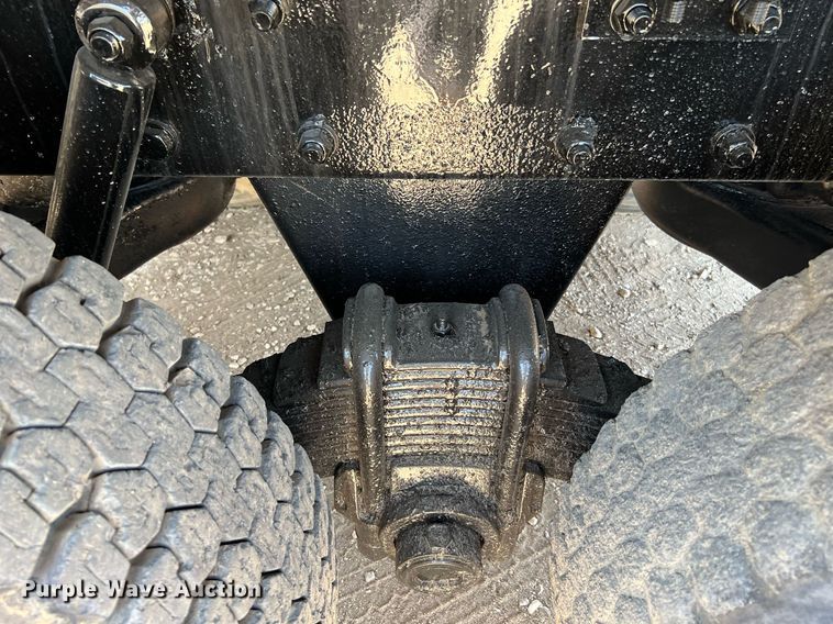 image for item DQ2135 1982 Mack R685ST  dump truck