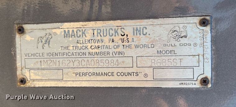 image for item DQ2135 1982 Mack R685ST  dump truck