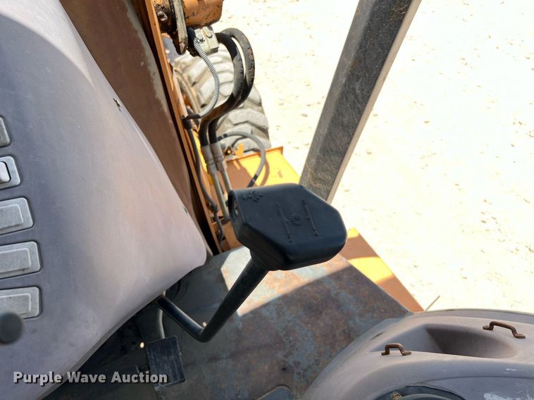 image for item DQ2136 2004 Case 580 Super M Series 2  backhoe