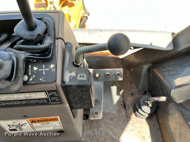 image for item DQ2136 2004 Case 580 Super M Series 2  backhoe