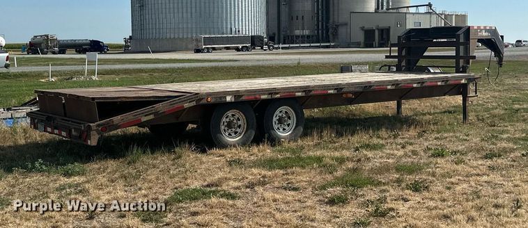 image for item DQ7350 2006 Trail Master  equipment trailer