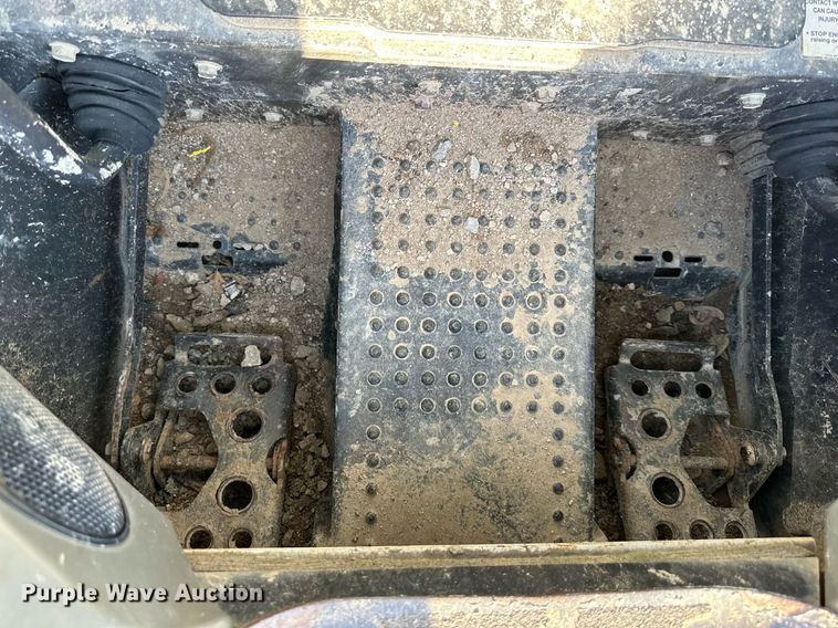 image for item DS2110 2015 Bobcat S590 skid steer loader