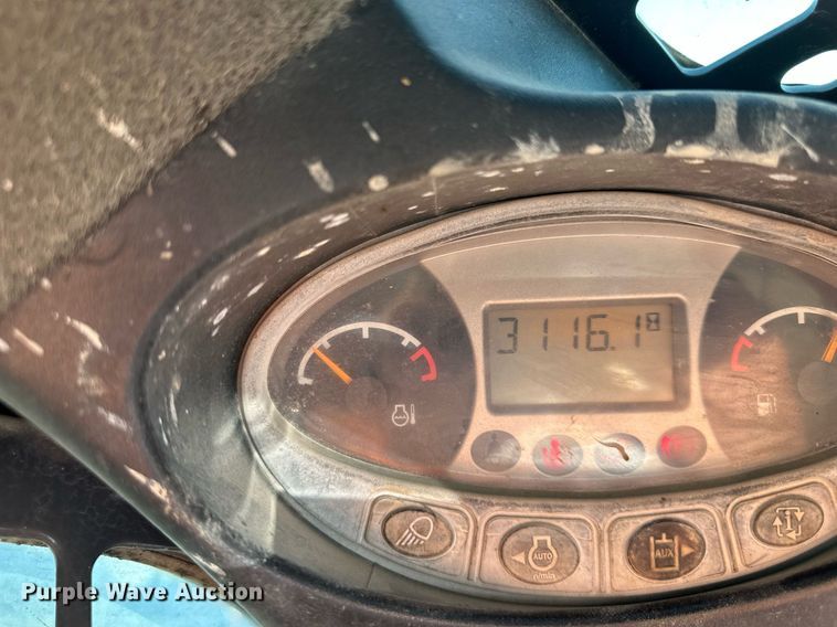 image for item DS2110 2015 Bobcat S590 skid steer loader