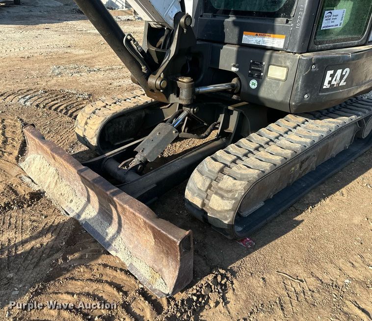 image for item DS2111 2014 Bobcat E42  mini excavator