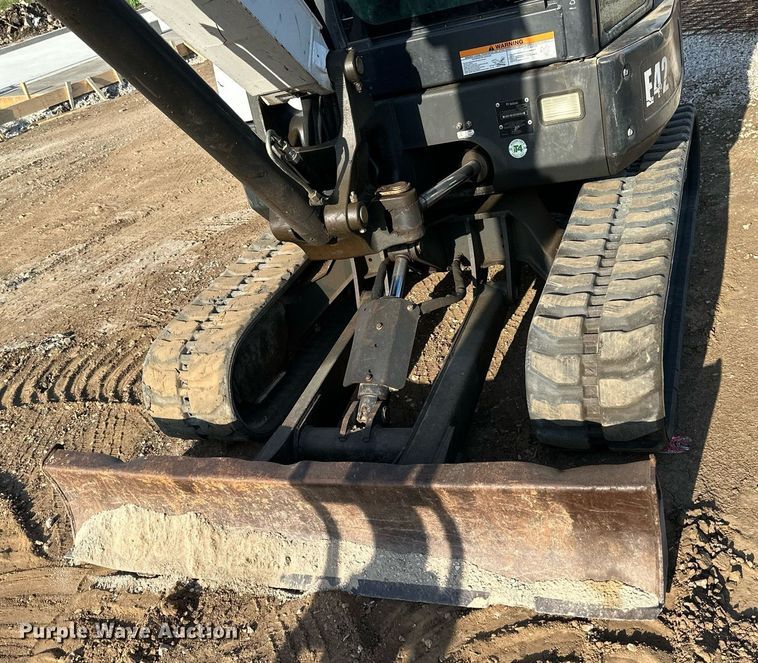 image for item DS2111 2014 Bobcat E42  mini excavator