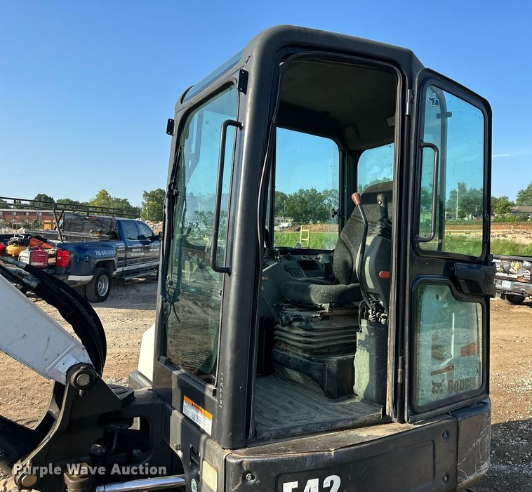 image for item DS2111 2014 Bobcat E42  mini excavator