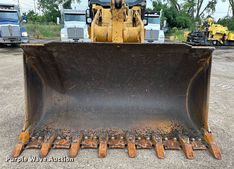 image for item DS2136 2004 Caterpillar 963C  track loader