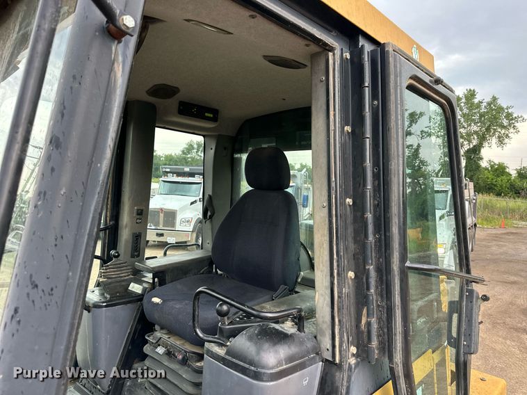 image for item DS2136 2004 Caterpillar 963C  track loader