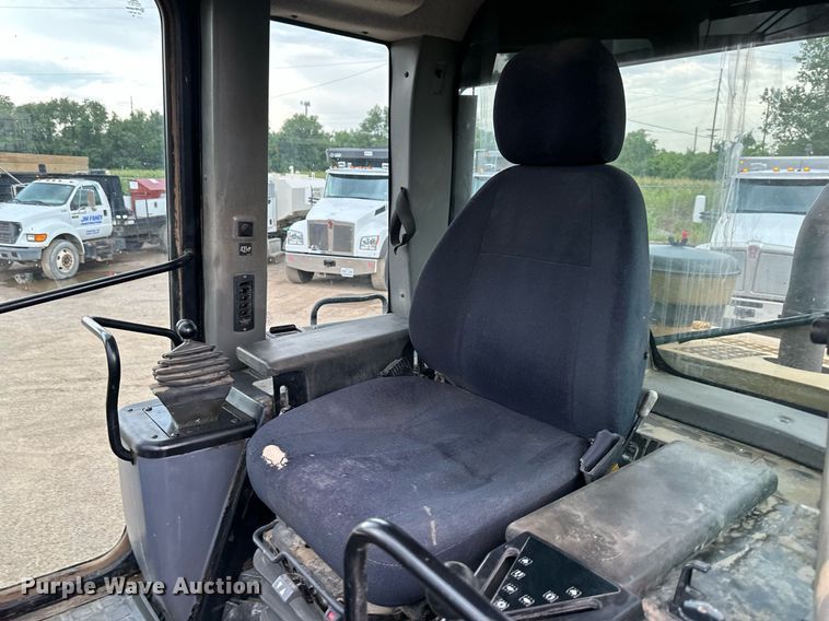 image for item DS2136 2004 Caterpillar 963C  track loader