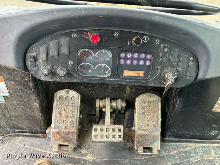 image for item DS2136 2004 Caterpillar 963C  track loader