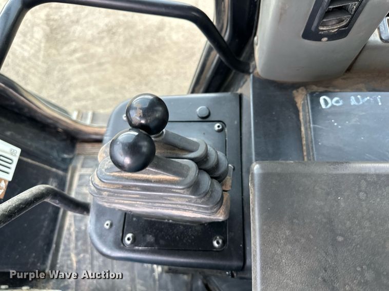 image for item DS2136 2004 Caterpillar 963C  track loader