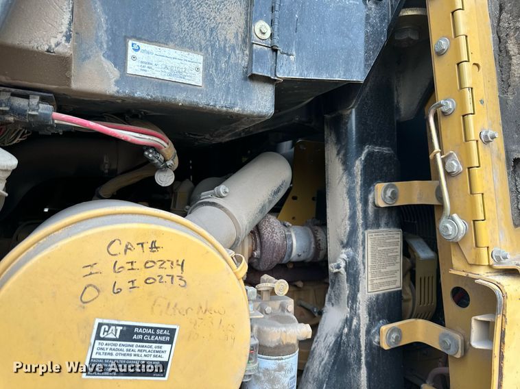 image for item DS2136 2004 Caterpillar 963C  track loader