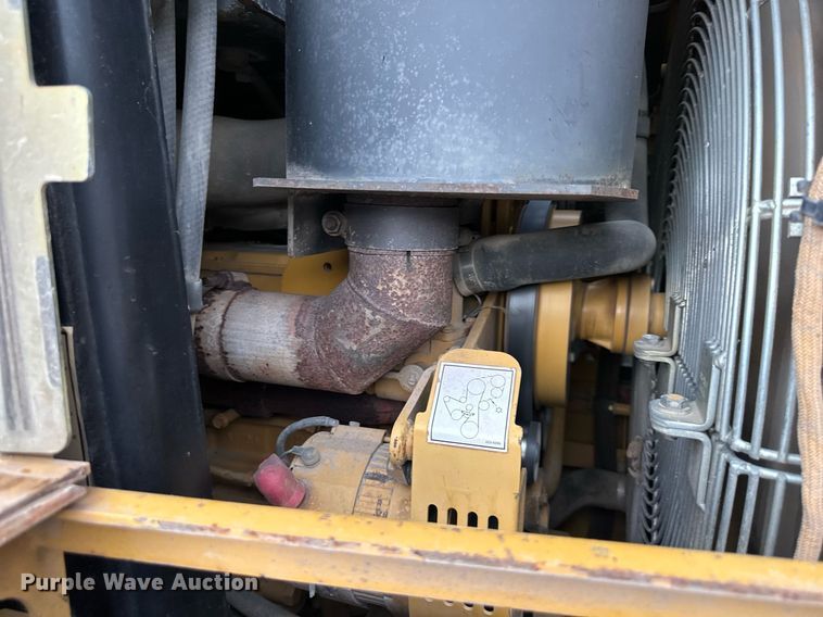 image for item DS2136 2004 Caterpillar 963C  track loader