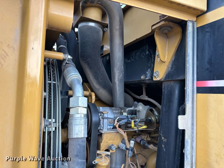 image for item DS2136 2004 Caterpillar 963C  track loader