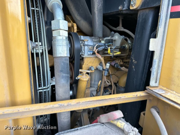 image for item DS2136 2004 Caterpillar 963C  track loader