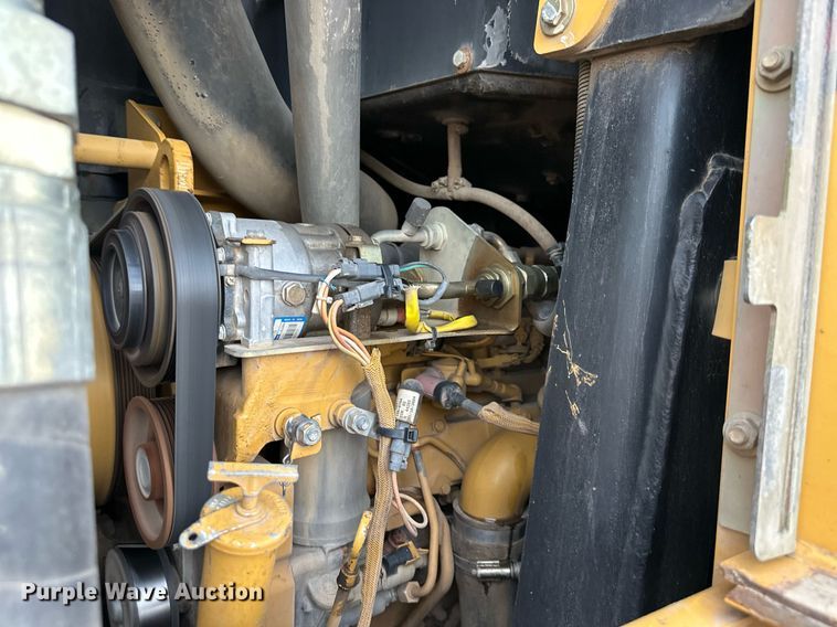 image for item DS2136 2004 Caterpillar 963C  track loader