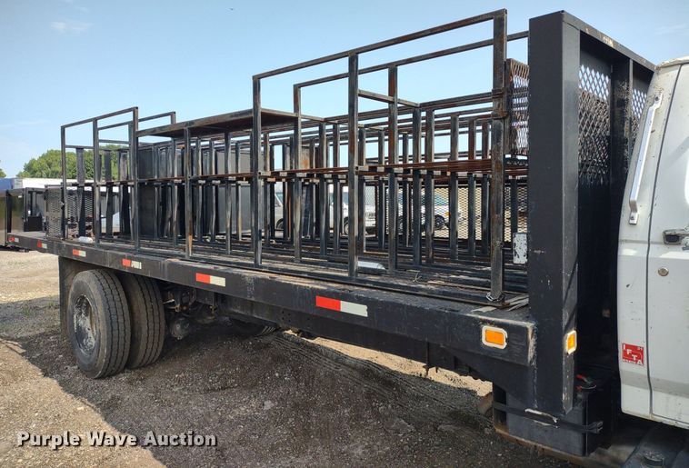 image for item DS6419 1999 Ford F800  flatbed truck